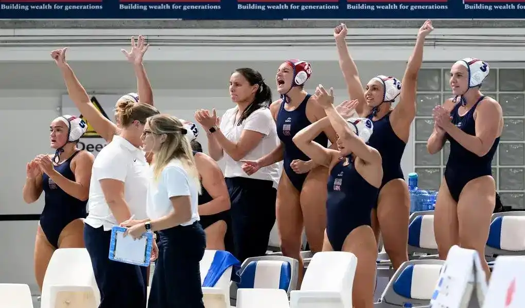 FOTOGRAFÍA. SÍDNEY (AUSTRALIA), 26 DE JULIO DE 2026. España cae ante EEUU en la final de la Copa del Mundo de Waterpolo Femenino 13-9. Estados Unidos celebra un gol durante la Final de la Copa del Mundo de waterpolo femenino por la medalla de oro entre Estados Unidos de América y España en el Sydney Olympic Park Aquatic Centre, Australia. Efe