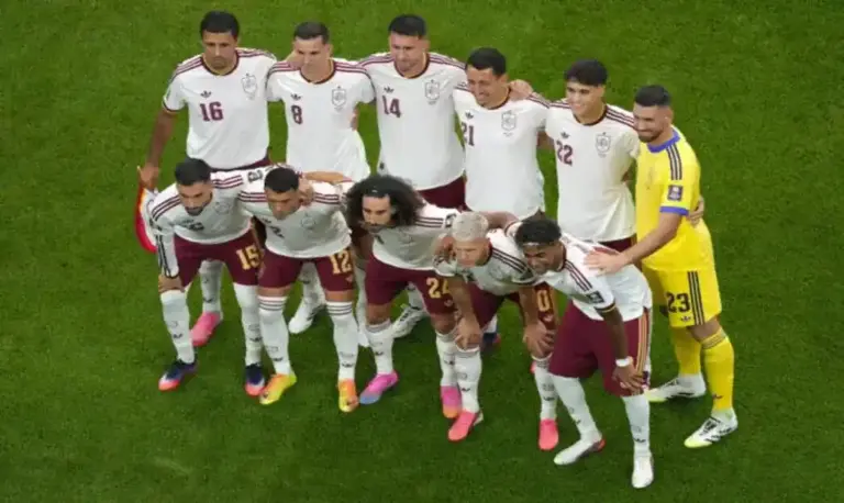 FOTOGRAFÍA. ARLINGTON (ESTADO DE TEXAS) ESTADOS UNIDOS DE AMÉRICA, EEUU, 14 DE JULIO DE 2026. España repite su once ante Bélgica y Francia para el título mundial ante Argentina. Jugadores de España forman en el partido de semifinales del Mundial de la FIFA 2026 entre Francia y España en el estadio AT&T en Arlington (Estados Unidos). Efe
