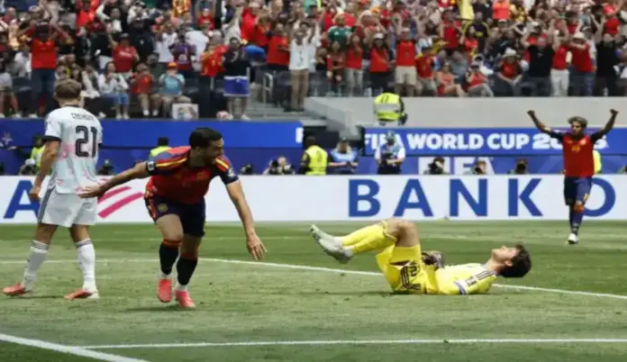 España se clasifica para las semifinales del Mundial ante Bélgica 2-1, Mikel Merino Zazón, FOTOGRAFÍA. INGLEWOOD (ESTADO DE CALIFORNIA) ESTADOS UNIDOS DE AMÉRICA, EEUU, 10 DE JULIO DE 2026. España se clasifica para las semifinales del Mundial ante Bélgica 2-1. Mikel Merino Zazón (i) de España anota un gol este viernes, en un partido de cuartos de final del Mundial de la FIFA 2026 entre España y Bélgica en el estadio SoFi en Inglewood (Estado de California) Estados Unidos de América, EEUU. Efe