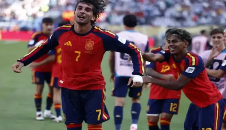 FOTOGRAFÍA. EAST RUTHERFORD (ESTADO DE NUEVA JERSEY) ESTADOS UNIDOS DE AMÉRICA, EEUU, 19 DE JULIO DE 2026. Ferrán Torres García emuló a Andrés Iniesta Luján ante Argentina. Ferrán Torres García de España celebra un gol este domingo, en la final del Mundial de la FIFA 2026 entre España y Argentina en el estadio MetLife en East Rutherford (NJ, EE.UU.). Efe