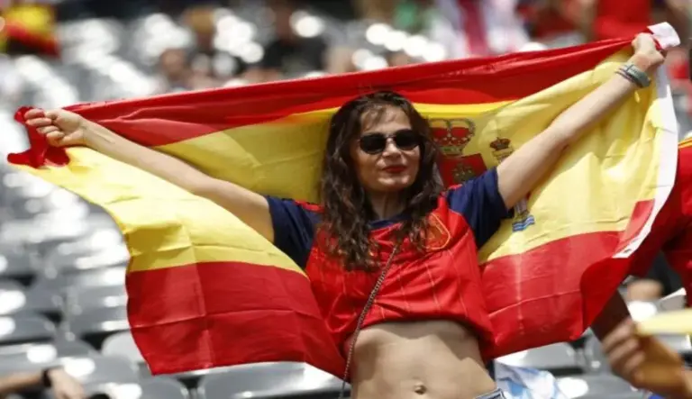 Final mundial España-Argentina: Cientos de aficionados de España abarrotan Hudson Yards. Hinchas españoles en East Rutherford (Estado de Nueva Jersey) Estados Unidos de América, EEUU, domingo 19 de julio de 2026 durante el partido de la final de la copa del mundo España-Argentina. Efe
