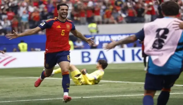 FOTOGRAFÍA. INGLEWOOD (ESTADO DE CALIFORNIA) ESTADOS UNIDOS DE AMÉRICA, EEUU, 10 DE JULIO DE 2026. Francia, imponente rival espera a España en semifinales. Mikel Merino Zazón (i) de España anota un gol este viernes, en un partido de cuartos de final del Mundial de la FIFA 2026 entre España y Bélgica en el estadio SoFi en Inglewood (Estado de California) Estados Unidos de América, EEUU. Efe