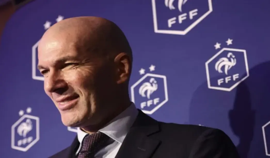 FOTOGRAFÍA. PARÍS (FRANCIA), 29 DE JULIO DE 2026. Francia sobre sueldo de su seleccionador Zidane: No es una cuestión de dinero. El nuevo seleccionador de Francia, el exfutbolista Zinedine Yazid Zidane (Zinedine Zidane), durante su presentación de este martes. Efe