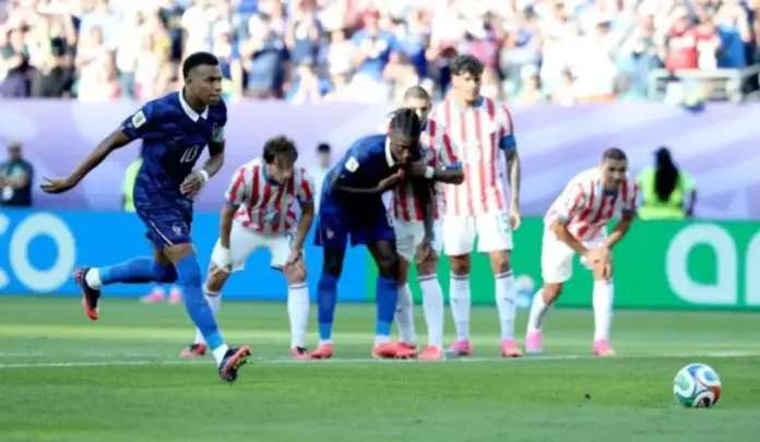 Francia suda la gota gorda para eliminar a Paraguay 0-1, Mbappé FILADELFIA (ESTADOS UNIDOS DE AMÉRICA), 04 DE JULIO DE 2026. Francia suda la gota gorda para eliminar a Paraguay 0-1. Kylian Mbappé, de Francia, marca el gol de penalti durante el partido de octavos de final del Mundial 2026 entre Paraguay y Francia en Filadelfia (EE.UU.). Efe