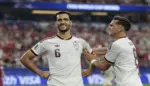 FOTOGRAFÍA. DALLAS (ESTADO DE TEXAS) ESTADOS UNIDOS DE AMÉRICA EEUU, 06 DE JULIO DE 2026. Furor por la camiseta blanca de la selección española: agotada. Mikel Merino Zazón (c) de España celebra un gol este lunes, en un partido de los octavos de final del Mundial de la FIFA 2026 entre Portugal y España en el estadio AT&T en Arlington (Estados Unidos). Efe