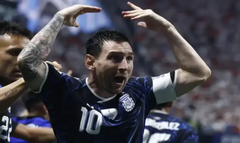 FOTOGRAFÍA. ATLANTA (ESTADOS UNIDOS DE AMÉRICA EEUU), 15 DE JULIO DE 2026. Generación Catar 2022 aspira a despedirse ante España con gran logro. Fotografía del 15 de julio de 2026 en la que se observa a Lionel Andrés Messi Cuccittini (Leo Messi), de Argentina, al celebrar después de que su equipo anotara un gol durante el partido de semifinales del Mundial 2026 entre Inglaterra y Argentina en Atlanta (EEUU). Efe