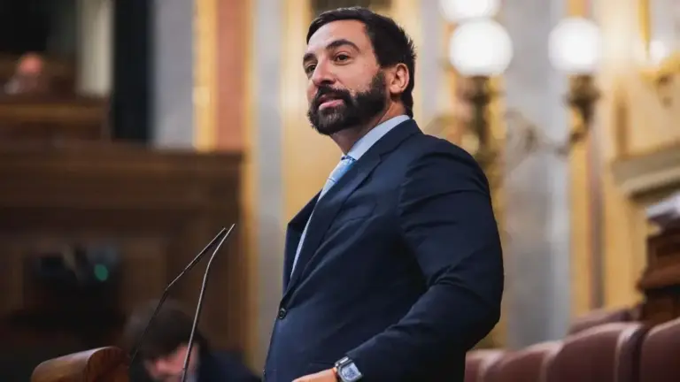 FOTOGRAFÍA. MADRID (ESPAÑA), FECHA RELACIONADA CON EL CONTENIDO: 13 DE JULIO DE 2026. Granada acumula antecedentes vinculados a propaganda yihadista y radicalización. El diputado nacional de VOX por Granada, Robatto Perote (Coco Robatto), ha valorado la decisión de la Audiencia Nacional de avalar la expulsión de uno de los individuos de nacionalidad marroquí investigados por difundir mensajes de exaltación yihadista en Maracena, alentando el odio y deseando la muerte de ciudadanos franceses desde las calles de la provincia de Granada. Lasvocesdelpueblo (Ñ Pueblo)