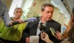 FOTOGRAFÍA. VALENCIA (COMUNIDAD VALENCIANA (ESPAÑA), 09 DE JULIO DE 2026. VOX incorpora la Prioridad Nacional al Ordenamiento Jurídico de Comunidad Valenciana. El portavoz del Grupo Parlamentario VOX en las Cortes Valencianas, José María Llanos Pitarch (José María Llanos), acompañado de la diputada regional valenciana, María Teresa Ramírez Jurado (Teresa Ramírez), ha registrado esta mañana las enmiendas de VOX a la Ley de Medidas de los Presupuestos de 2026. Lasvocesdelpueblo (Ñ Pueblo)