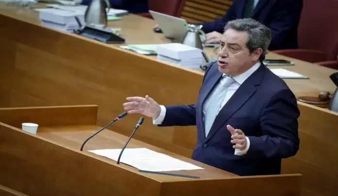 Prioridad nacional FOTOGRAFÍA. VALENCIA (COMUNIDAD VALENCIANA) ESPAÑA, 22 DE JULIO DE 2026. Comunidad Valenciana, primeros Presupuestos con Prioridad Nacional gracias a VOX. Hoy se han aprobado los presupuestos de la Generalitat Valenciana. El portavoz del Grupo Parlamentario VOX en las Cortes Valencianas, José María Llanos Pitarch, ha defendido que estos "presupuestos han incorporado por primera vez el principio de prioridad nacional gracias a la acción política de VOX y ha asegurado que "estos presupuestos son solo el comienzo de un cambio de rumbo que ha llegado para quedarse". Lasvocesdelpueblo (Ñ Pueblo)