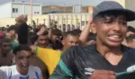 FOTOGRAFÍA. CEUTA (ESPAÑA), 30 DE JULIO DE 2026. En la imagen, las Fuerzas y Cuerpos de Seguridad del Estado (Guardia Civil) desbordados dejan pasar masivamente a los ilegales marroquíes por la frontera del Tarajal, entre la Ciudad Autónoma de Ceuta (España) y Marruecos. La Ciudad Autónoma de Ceuta "está sufriendo una invasión migratoria" de grupos marroquíes y el "responsable es Pedro Sánchez Pérez-Castejón", presidente del Gobierno de España y secretario general del Partido Socialista (PSOE). Así han denunciado los patriotas ceutíes de VOX este jueves. Lasvocesdelpueblo (Ñ Pueblo)