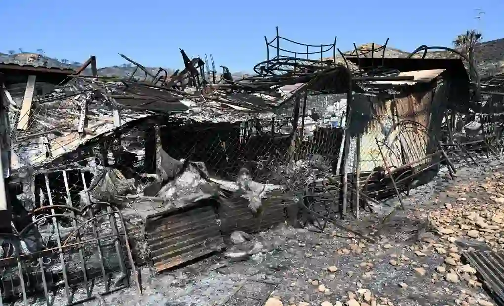 FOTOGRAFÍA. BEDA (PROVINCIA DE ALMERÍA) ANDALUCÍA (ESPAÑA), 11 DE JULIO DE 2026. Incendio Almería: 20 personas no localizadas y 12 fallecidos. Vista del área calcinada en el municipio almeriense de Béda. La superficie afectada por el incendio forestal originado en Los Gallardos (Almería), con doce fallecidos, se ha elevado a 6.600 hectáreas por los avances registrados durante la pasada jornada, que obligaron a ampliar el perímetro ante la presencia de focos y frentes muy activos. Efe