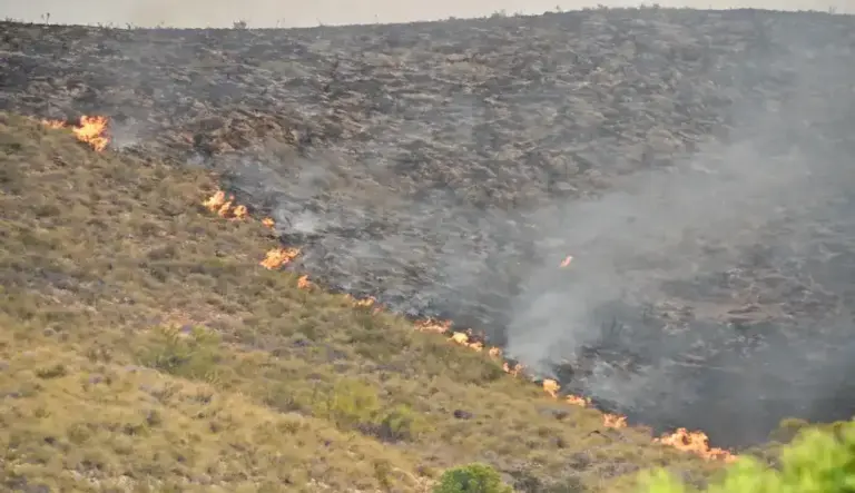 FOTOGRAFÍA. LOS GALLARDOS (ALMERÍA) ANDALUCÍA (ESPAÑA), 10 DE JULIO DE 2026. Incendio Los Gallardos: 12 fallecidos y 23 desaparecidos. Vista de uno de los focos del incendio forestal declarado en Los Gallardos, Almería. Efe