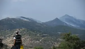 FOTOGRAFÍA. ROBLEDO DE CHAVELA (COMUNIDAD DE MADRID) ESPAÑA, 29 DE JULIO DE 2026. Incendio Madrid, duro y difícil ver tanto dolor, pena y casas quemadas. Vista del incendio de la sierra oeste de la Comunidad de Madrid desde la localidad de Robledo de Chavela. Efe