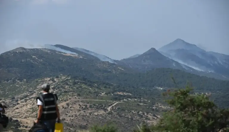 FOTOGRAFÍA. ROBLEDO DE CHAVELA (COMUNIDAD DE MADRID) ESPAÑA, 29 DE JULIO DE 2026. Incendio Madrid, duro y difícil ver tanto dolor, pena y casas quemadas. Vista del incendio de la sierra oeste de la Comunidad de Madrid desde la localidad de Robledo de Chavela. Efe