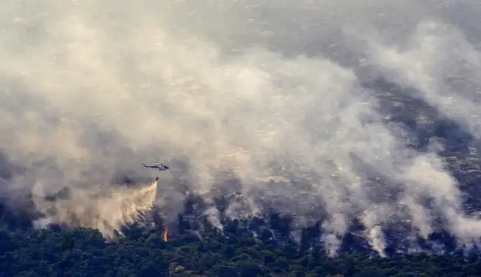 Incendio de Burgohondo (Ávila), el mayor de la historia de España FOTOGRAFÍA. BURGOHONDO (ÁVILA) CASTILLA Y LEÓN (ESPAÑA), 26 DE JULIO DE 2026. El incendio declarado en Burgohondo (Ávila) ha quemado ya unas 50.000 hectáreas, una cifra que convierte este fuego en el mayor de la historia de España desde que se tienen registros, al superar el ocurrido en Larouco, Quiroga y Oencia (entre Ourense, Lugo y León) en agosto de 2025. Efe