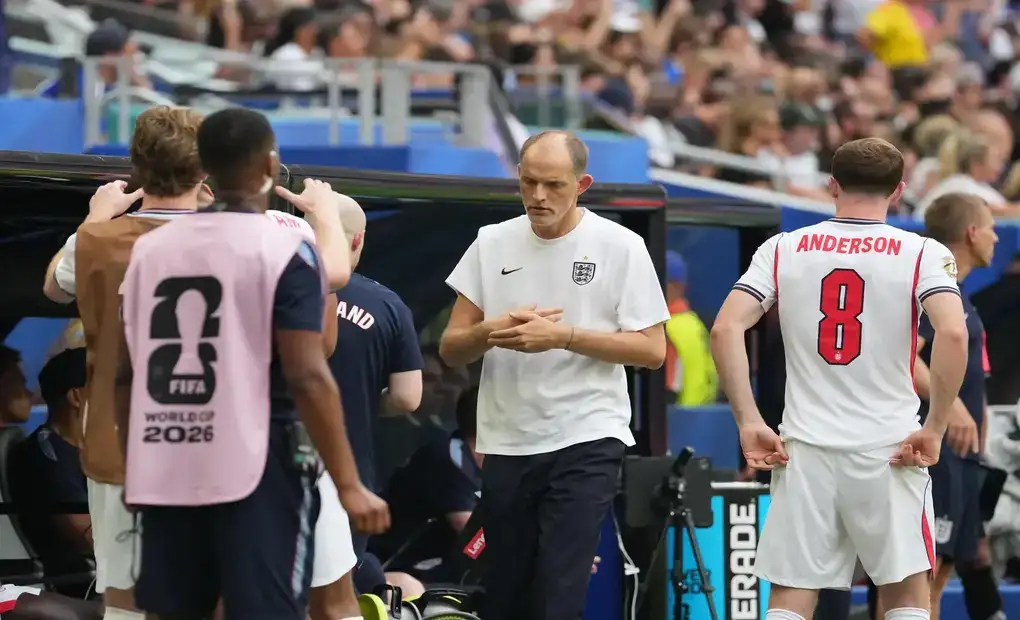 FOTOGRAFÍA. MIAMI (ESTADOS UNIDOS DE AMÉRICA, EEUU, 18 DE JULIO DE 2026. Inglaterra: Queríamos llegar a la final y ganar la Copa del Mundo. El seleccionador de Inglaterra, Thomas Tuchel (c) reconoció que el tercer puesto conseguido por Inglaterra ante Francia (6-4) es "una cicatriz que no se va", pero lo encuadró como un logro histórico al señalar que es "la primera medalla" mundialista de los ‘Tres Leones’ desde su único título en 1966. Efe
