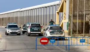 FOTOGRAFÍA. MELILLA (ESPAÑA), 30 DE JULIO DE 2026. Inmigración Ceuta, la Guardia Civil refuerza la vigilancia en Melilla. La Guardia Civil ha reforzado con varias patrullas el dique sur de Melilla, que conforma la frontera sur entre España y Marruecos en la ciudad autónoma, que ha sido cerrado al tránsito como medida de seguridad, según han confirmado a Efe fuentes policiales. Efe