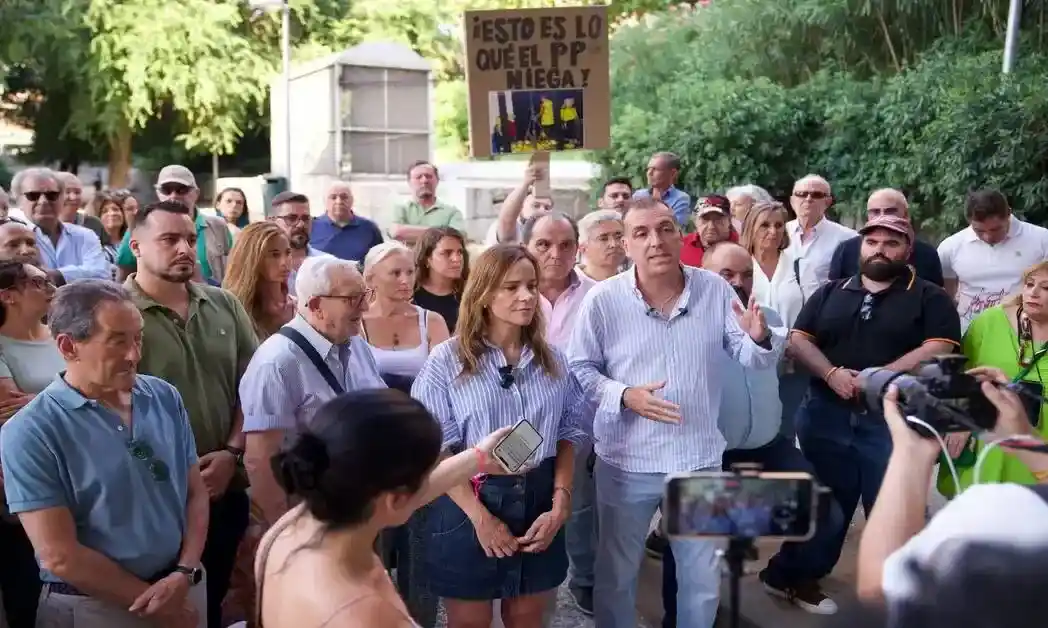 FOTOGRAFÍA. DISTRITO DE CIUDAD LINEAL DE MADRID (ESPAÑA), 23 DE JULIO DE 2026 Isabel y Vázquez lamentan la cobardía de Ayuso frente al modelo fallido del Madrid de todos los acentos. La portavoz nacional de Agenda España y portavoz del Grupo Parlamentario de VOX en la Asamblea de Madrid, Isabel Pérez Moñino-Aranda (Isabel La Buena), se ha desplazado hoy hasta el distrito 15 de la ciudad de Madrid, de Ciudad Lineal, junto al portavoz nacional en materia de Inmigración, Seguridad e Interior de VOX, Samuel Vázquez Álvarez. Lasvocesdlepueblo (Ñ Pueblo)