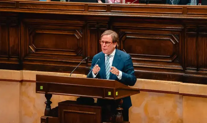 FOTOGRAFÍA. BARCELONA (ESPAÑA), 02 DE JULIO DE 2026. Rechazamos maquillajes de enmiendas parciales del separatismo e izquierda. El portavoz del grupo parlamentario de VOX en el Parlamento de Cataluña, Joan Garriga Doménech. Lasvocesdelpueblo (Ñ Pueblo)