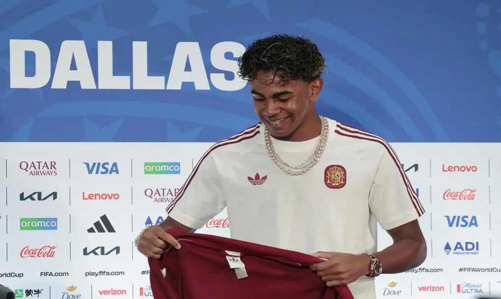FOTOGRAFÍA. DALLAS (ESTADOS UNIDOS DE AMÉRICA, EEUU), 13 DE JULIO DE 2026. Lamine Yamal Nasraoui Ebana: Tengo que ver a mi familia. Lamine Yamal Nasraoui Ebana (Lamine Yamal), de España, en una rueda de prensa este lunes, previo al partido de semifinales del Mundial 2026 ante Francia en Dallas (Estados Unidos de América, EEUU). Efe