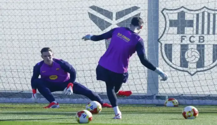 Marc-André ter Stegen no participa en el entrenamiento del Barça FOTOGRAFÍA. SANT JOAN DESPI (BARCELONA) ESPAÑA, 14 DE ENERO DE 2026. Marc-André ter Stegen no participa en el entrenamiento del Barça. Fotografía del pasado 14 de enero de 2026, en la que puede verse al portero Marc André Ter Stegen (i), durante un entrenamiento del Barcelona. Efe