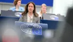 FOTOGRAFÍA. BRUSELAS (BÉLGICA), 10 DE JULIO DE 2026. PP y PSOE: El cambio climático es la causa de la violencia contra cristianos en Nigeria. La eurodiputada de VOX, Margarita de la Pisa Carrión, durante su intervención en el Euro Cámara. Lasvocesdelpueblo (Ñ Pueblo)