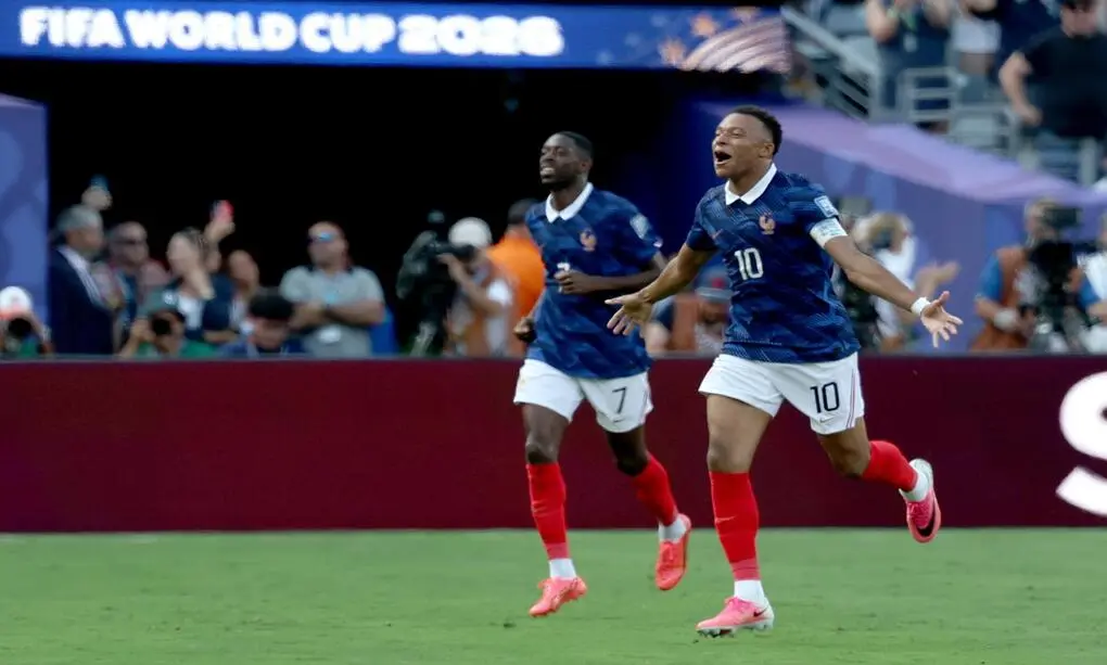 FOTOGRAFÍA. EAST RUTHERFORD (ESTADO DE NUEVA JERSEY) ESTADOS UNIDOS DE AMÉRICA, EEUU, 30 DE JUNIO DE 2026. Mbappe marca, Olise dirige y Francia arrasa ante Suecia y mete en los octavos 3-0. Kylian Mbappé, de Francia, celebra tras anotar el primer gol del equipo en el partido ante Suecia en el Mundial 2026. Efe
