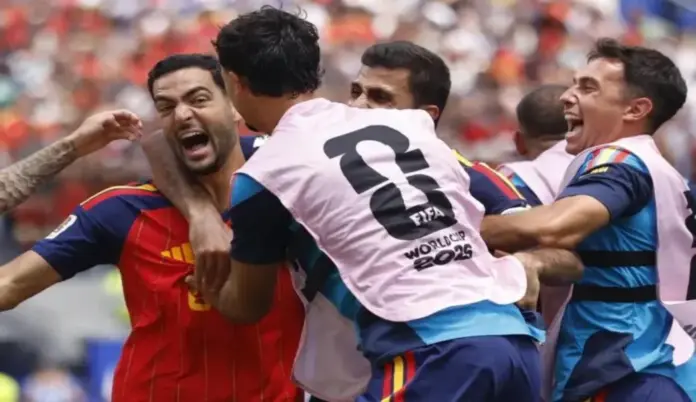 Merino Otra vez un gol en el 90 que me cae dentro del área, España-Bélgica (1) FOTOGRAFÍA. INGLEWOOD (ESTADO DE CALIFORNIA) ESTADOS UNIDOS DE AMÉRICA, EEUU, 10 DE JULIO DE 2026. Merino: Otra vez un gol en el 90 que me cae dentro del área. El jugador español Mikel Merino Zazón celebra tras marcar el gol de la victoria (2-1) durante el partido de cuartos de final del Mundial de la FIFA 2026 entre España y Bélgica, en Inglewood (Estado de California) Estados Unidos de América, EEUU. Efe