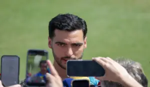 FOTOGRAFÍA. DALLAS (ESTADOS UNIDOS DE AMÉRICA, EEUU), 05 DE JULIO DE 2026. Merino: Será muy importante estar finos ante Portugal. El jugador de la selección de España Mikel Merino Zazón, durante el entrenamiento de la selección de España este domingo en el Estadio Cotton Bowl de Dallas (Estados Unidos de América, EEUU). Efe