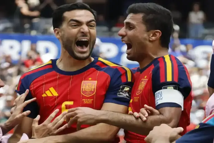 Merino - Si estás preparado te vuelve a tocar FOTOGRAFÍA. INGLEWOOD (ESTADO DE CALIFORNIA) ESTADOS UNIDOS DE AMÉRICA, EEUU, 10 DE JULIO DE 2026. Merino: Si estás preparado te vuelve a tocar. Mikel Merino (i) de España celebra un gol este viernes, en un partido de cuartos de final del Mundial de la FIFA 2026 entre España y Bélgica en el estadio SoFi de Los Ángeles en Inglewood (Estado de California) Estados Unidos de América, EEUU. Efe