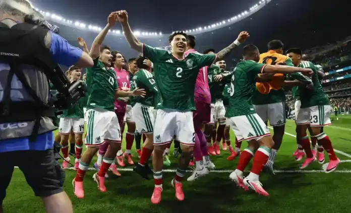 México y su andar perfecto, Francia y su exuberancia y Noruega y su fútbol efectivo FOTOGRAFÍA. CIUDAD DE MÉXICO (MÉXICO), 30 DE JUNIO DE 2026. México y su andar perfecto, Francia y su exuberancia y Noruega y su fútbol efectivo. Jugadores de México celebran este martes al terminar un partido del Mundial 2026 ante Ecuador en el estadio Azteca. Efe