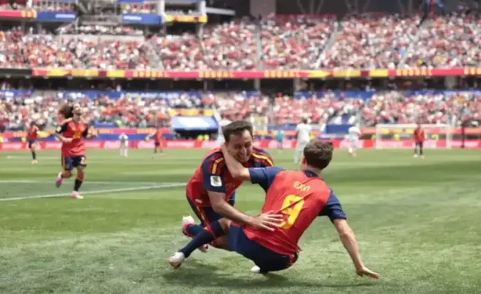 FOTOGRAFÍA. INGLEWOOD (ESTADO DE CALIFORNIA) ESTADOS UNIDOS DE AMÉRICA EEUU, 02 DE JULIO DE 2026. Oyarzabal: Me da igual, el que venga, iremos a por ello. Mikel Oyarzabal Ugarte (i) de España celebra un gol con su compañero Gavi este jueves, en un partido por los dieciseisavos de final del Mundial de la FIFA 2026 entre España y Austria en el estadio SoFi en Los Ángeles (Estados Unidos). Efe