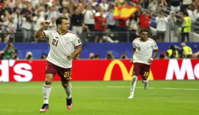FOTOGRAFÍA. ARLINGTON (ESTADO DE TEXAS) ESTADOS UNIDOS DE AMÉRICA, EEUU, 14 DE JULIO DE 2026. Oyarzabal: Ya sólo queda uno. Mikel Oyarzabal Ugarte (L) celebra el 0-1 en el at AT&T stadium de Arlington (Estado de Texas) Estados Unidos de América, EEUU. Efe