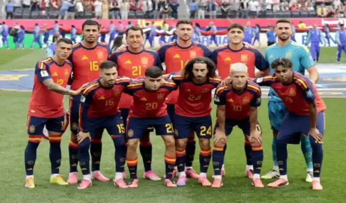 Portugal-España: Pedro Porro en el lateral derecho en lugar de Marcos Llorente FOTOGRAFÍA. INGLEWOOD (ESTADO DE CALIFORNIA) ESTADOS UNIDOS DE AMÉRICA EEUU, 02 DE JULIO DE 2026. Portugal-España: Pedro Porro en el lateral derecho en lugar de Marcos Llorente. Jugadores de España forman este jueves, en un partido por los dieciseisavos de final del Mundial de la FIFA 2026 entre España y Austria en el estadio SoFi en Los Ángeles (Estados Unidos). Efe