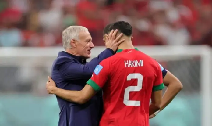Reedición de semifinales del mundial Catar 2022 Francia-Marruecos FOTOGRAFÍA. DOHA (CATAR), AÑO 2022. Reedición de semifinales del mundial Catar 2022 Francia-Marruecos. El técnico de Francia, Didier Claude Deschamps (Didier Deschamps) (i); y el lateral de Marruecos, Achraf Hakimi, en la semifinal de 2022 en Catar. Efe