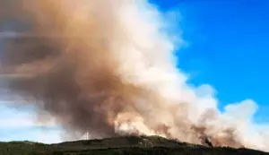 FOTOGRAFÍA. HERBÓN (PADRÓN) LA CORUÑA (GALICIA) ESPAÑA, JUNIO DE 2026. Riesgo de incendios muy alto o extremo el fin de semana en España. Incendio forestal en Herbón (Padrón), el pasado mes de junio. Efe