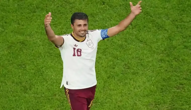 FOTOGRAFÍA. ARLINGTON (ESTADO DE TEXAS) ESTADOS UNIDOS DE AMÉRICA, EEUU, 14 DE JULIO DE 2026. Rodri: Es lo que vamos a hacer contra Argentina en la final del mundial. Rodrigo Hernández Cascante (Rodri) capitán de la selección española este martes, en el partido de semifinales del Mundial de la FIFA 2026 entre Francia y España en el estadio AT&T en Arlington (Estado de Texas) Estados Unidos de América, EEUU. Efe