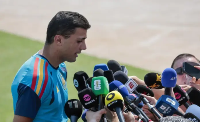 Rodri: Habrá que sacar la mejor versión contra Portugal FOTOGRAFÍA. DALLAS (ESTADOS UNIDOS DE AMÉRICA, EEUU), 05 DE JULIO DE 2026. Rodri: Habrá que sacar la mejor versión contra Portugal. El jugador de la selección de España, Rodrigo Hernández Cascante (Rodri), durante el entrenamiento de la selección de España este domingo en el Estadio Cotton Bowl de Dallas (Estados Unidos). Efe