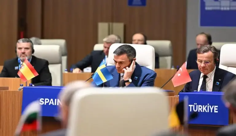 FOTOGRAFÍA. ANKARA (TURQUÍA), 08 DE JULIO DE 2026. Sánchez dice que habló de fútbol y golf con Trump. El líder del Partido Socialista (PSOE) y presidente del Gobierno de España, Pedro Sánchez Pérez-Castejón, en la reunión de trabajo del Consejo del Atlántico Norte (OTAN). Efe
