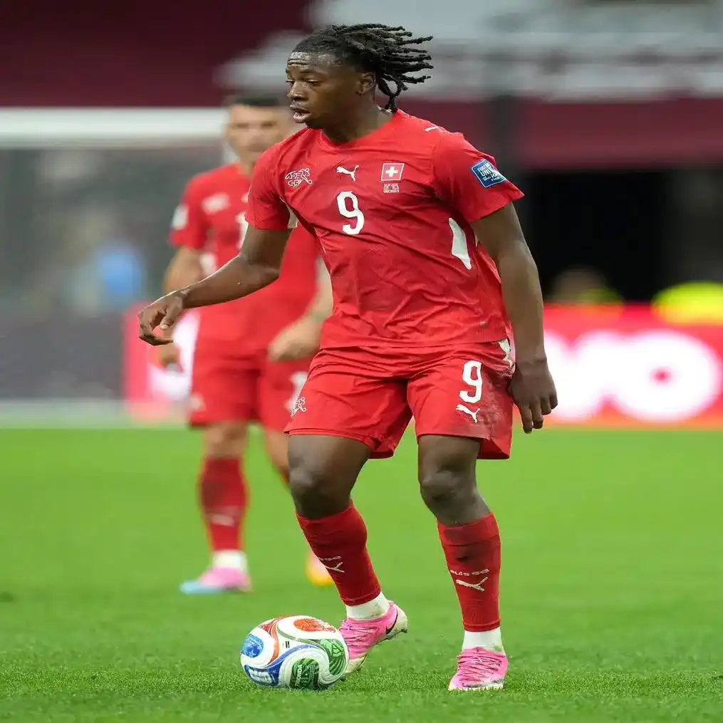FOTOGRAFÍA. VANCOUVER (CANADÁ), 02 DE JULIO DE 2026. Suiza se clasifica sin dificultades frente a Argelia 2-0. Johan Manzambi, de Suiza, en acción durante el partido de octavos de final del Mundial 2026 frente a Argelia. Efe