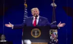 FOTOGRAFÍA. WASHINGTON (ESTADOS UNIDOS DE AMÉRICA EEUU), 04 DE JULIO DE 2026. Trump celebra los 250 años de la Independencia de EEUU bajo mal tiempo. El presidente de Estados Unidos de América (EEUU), Donald John Trump, pronuncia un discurso durante la celebración del 250 aniversario de Estados Unidos en el National Mall de Washington, D.C., Estados Unidos de América (EEUU), el 4 de julio de 2026. Efe