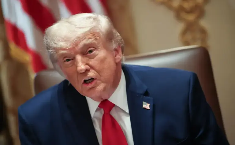 FOTOGRAFÍA. FECHA RELACIONADA CON EL CONTENIDO: ANKARA (TURQUÍA), 08 DE JULIO DE 2026. El presidente de Estados Unidos de América, EEUU, Donald John Trump, volvió a elevar este miércoles el tono de sus críticas contra España, «un socio pésimo», al calificar al país de «una causa perdida» y reclamar públicamente el cese de todas las relaciones comerciales, «incluidas las visitas», durante una comparecencia conjunta con el secretario general de la OTAN, Mark Rutte, en el marco de la cumbre de la Alianza Atlántica que se celebra en Ankara. Efe