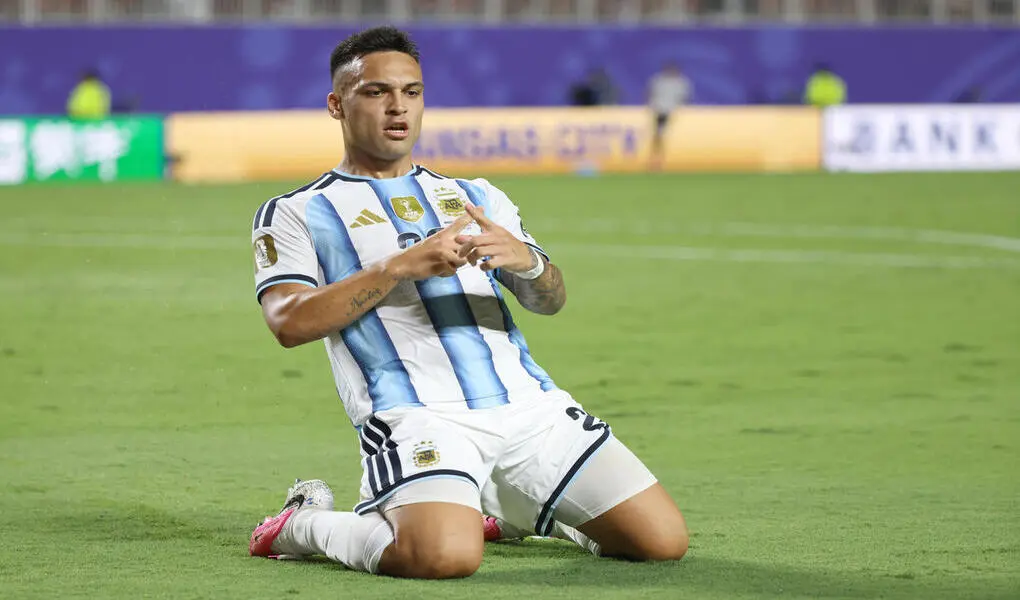 FOTOGRAFÍA. KANSAS CITY (ESTADO DE MISURI) ESTADOS UNIDOS DE AMÉRICA, EEUU, 11 DE JULIO DE 2026. Una gris Argentina sale del embrollo ante Suiza en la prórroga 3-1. Lautaro Javier Martínez (Lautaro Martínez), de Argentina, celebra un gol en un partido de cuartos de final del Mundial de la FIFA 2026 entre Argentina y Suiza en el estadio Arrowhead de Kansas City (Estado de Misuri) Estados Unidos de América, EEUU. Efe