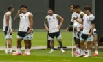 FOTOGRAFÍA. MORRISTOWN (NUEVA JERSEY) ESTADOS UNIDOS DE AMÉRICA, EEUU, 18 DE JULIO DE 2026. Una tormenta amenaza al entrenamiento de Argentina en Morristown. La selección argentina pudo salir este sábado al campo de entrenamiento de la Academia Red Bull en Morristown, aunque el comienzo de una nueva tormenta amenaza con volver a suspenderlo. Así se pone a punto la Albiceleste para la final del Mundial, el domingo frente a España. Efe