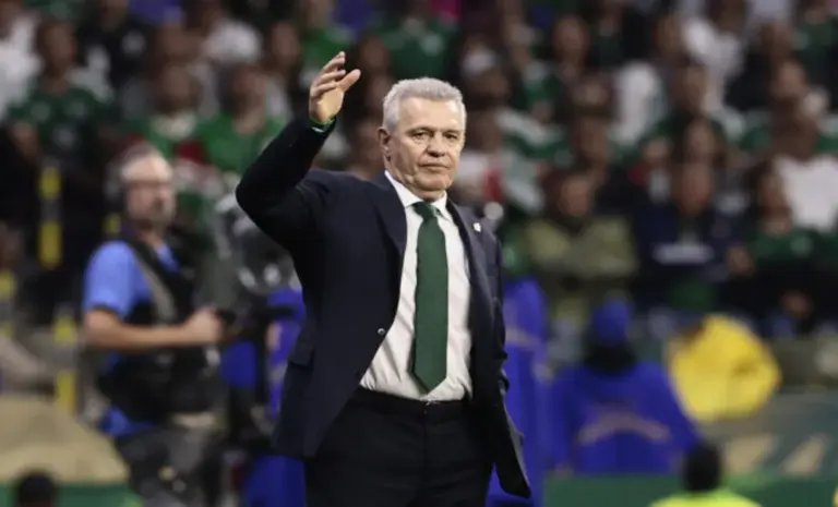 FOTOGRAFÍA. CIUDAD DE MÉXICO (MÉXICO), 30 DE JUNIO DE 2026. Vasco: Fue difícil doblegar a Ecuador. Javier Aguirre, entrenador de México, durante el partido de dieciseisavos de final de la Copa Mundial de la FIFA 2026 entre México y Ecuador en el Estadio Azteca de la Ciudad de México, México, el 30 de junio de 2026. Efe