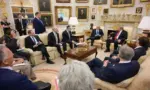 FOTOGRAFÍA. WASHINGTON (ESTADOS UNIDOS DE AMÉRICA, EEUU), 28 DE JULIO DE 2026. El presidente de United States of America (USA), Donald John Trump (d); y su homólogo hebreo, primer ministro del Estado de Israel, "Bibi" Benjamín Netanyahu (i), mantiene una reunión en la Casa Blanca este martes, la octava desde enero de 2024. En esta octava reunión Trump y Netanyahu, estuvieron presentes los miembros del Gobierno de Israel, entre ellos: el asesor de Seguridad Nacional de Israel, encargado de coordinar la estrategia militar en el conflicto actual con Irán, Shmuel Ben Ezra; el embajador de Israel en Washington, responsable del enlace diplomático directo con la administración estadounidense, Yechiel Leiter; entre otros, y los del Gobierno estadounidense, entre ellos: el secretario del Estado de EEUU; Marco Antonio Rubio (Marco Rubio); el Secretario de Guerra de EEUU, Peter Brian Hegseth; el vicepresidente de EEUU, James David Vance; el Enviado especial de la Casa Blanca para Oriente Medio, Steven Charles Witkoff (Steve Witkoff); entre otros. Lasvocesdelpueblo (Ñ Pueblo)