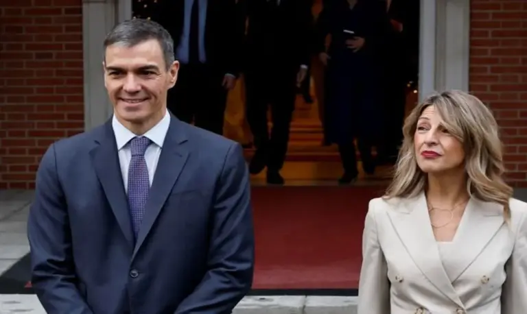 FOTOGRAFÍA. MADRID (ESPAÑA) FECHA RELACIONADA CON EL CONTENIDO, 23 DE JULIO DE 2026. Yolanda Díaz, en la lista de enchufados por Sánchez en organismos internacionales. El presidente del Gobierno, Pedro Sánchez Pérez-Castejón (i), anunció que España presentará la candidatura de la vicepresidente segunda del Gobierno, ministra de Trabajo y dimitida exlíder de la ultraizquierda Movimiento Sumar, Yolanda Díaz Pérez (d), para dirigir la Organización Internacional del Trabajo (OIT), organismo especializado de Naciones Unidas encargado de promover la justicia social y la defensa de los derechos laborales a nivel mundial. Efe