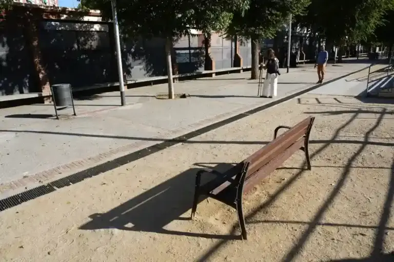 FOTOGRAFÍA. BARRIO DE LA SAGRERA CIUDAD DE BARCELONA) CATALUÑA (ESPAÑA), 03 DE JULIO DE 2026. Asesinan a un menor a disparos en el Parc de la Pegaso de Barcelona. Parque de la Pegaso en el barrio de La Sagrera, en el distrito barcelonés de Sant Andreu. Los primeros indicios de la investigación del asesinato de un menor de 15 años por disparos con arma de fuego en el Parque de la Pegaso de Barcelona apuntan a un enfrentamiento entre bandas de la zona. Efe