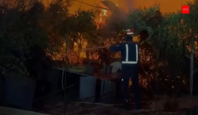 Incendio Ávila FOTOGRAFÍA. BURGOHONDO (VILLA DEL PRADO) COMUNIDAD DE MADRID (ESPAÑA), 24 DE JULIO DE 2026. Fuera de control los incendios forestales de Comunidad de Madrid y Ávila. Incendios de Villa del Prado y San Martín de Valdeiglesias, en la Comunidad de Madrid, en España. Efe