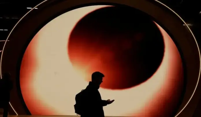 FOTOGRAFÍA. MADRID (ESPAÑA), 13 DE JULIO DE 2026. España pone en marcha el plan "Trío de Eclipses - Eclipse total 2026". Cartel informativo del eclipse total de sol que tendrá lugar el 12 de agosto de 2026 en la Feria Internacional de Turismo Fitur 2026. Efe